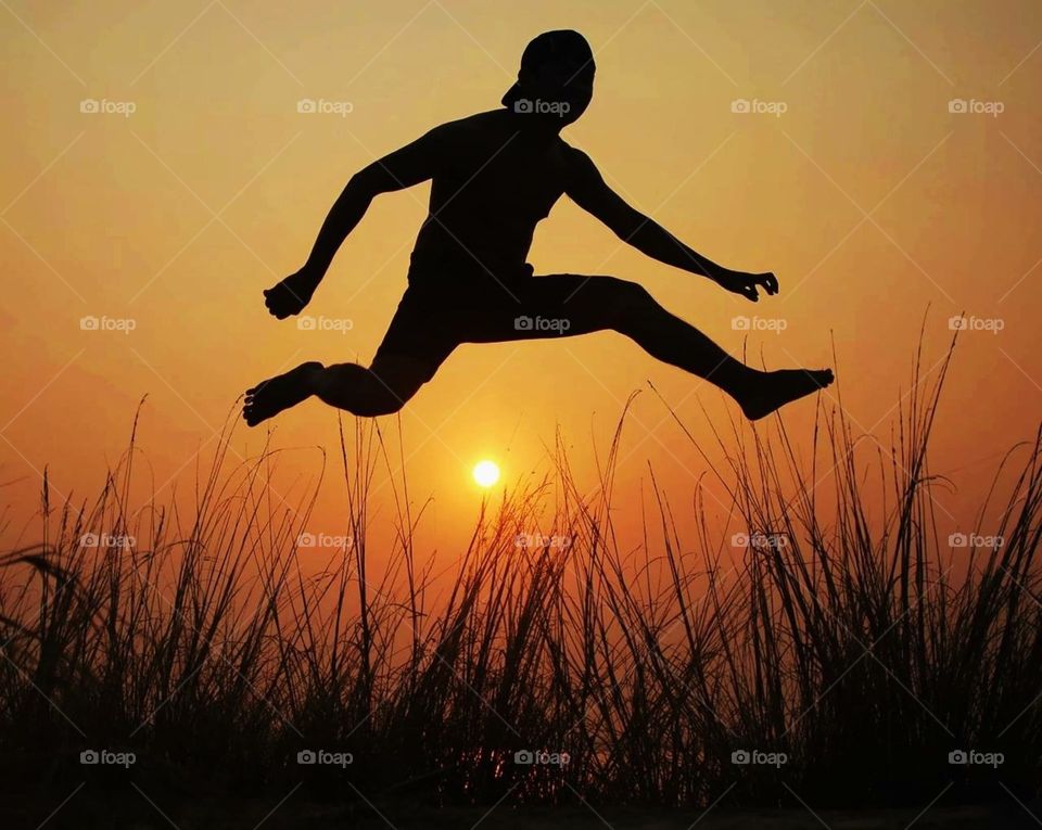 Pre order on Foap | Foap apps where you will find hundreds of images with the creative photographer a round the world on your site. 

This the best apps you will find all kind of types images whatever you imagine now it’s right on your screen.  Postcard, gift printed 

2018 is coming soon | this picture  was taken in Cambodia.  Myself trying to jump over 2017. 

These  young couple decided to spend their time in the pool in the weekend. It is their spacial date day. 

Website | Print postcard 

