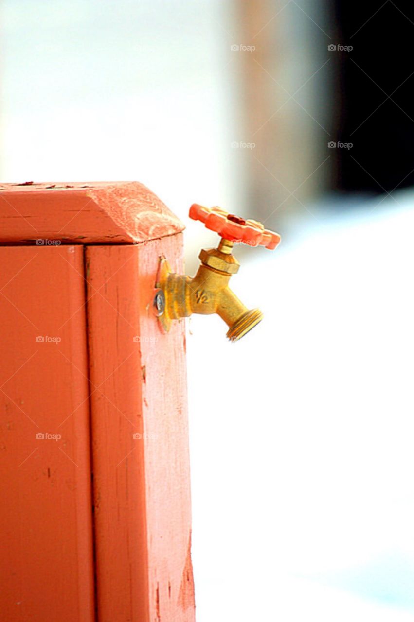 Outdoors water faucet