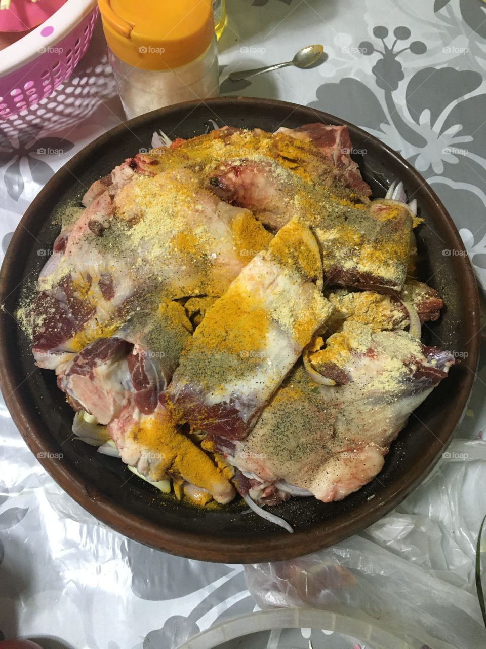 Lamb meat tagine Ingredients: Meat, onion, peas, spices and a little oil