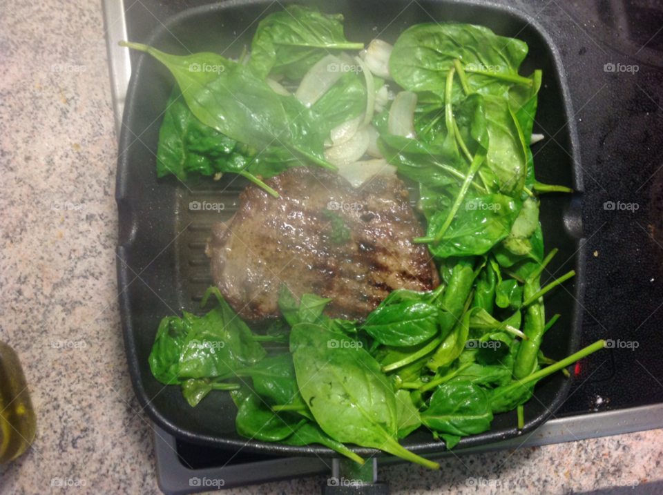 lunch low carb diet steak onion and spinach by hoslo