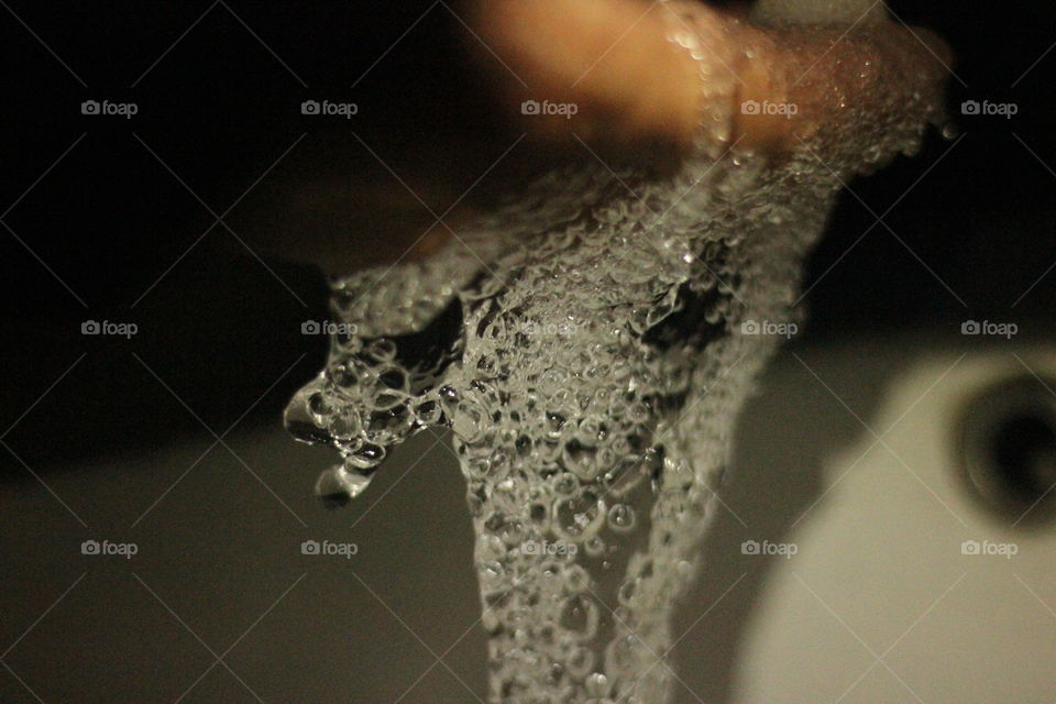 tetes tetes air yang tak bisa dihitung dengan jari