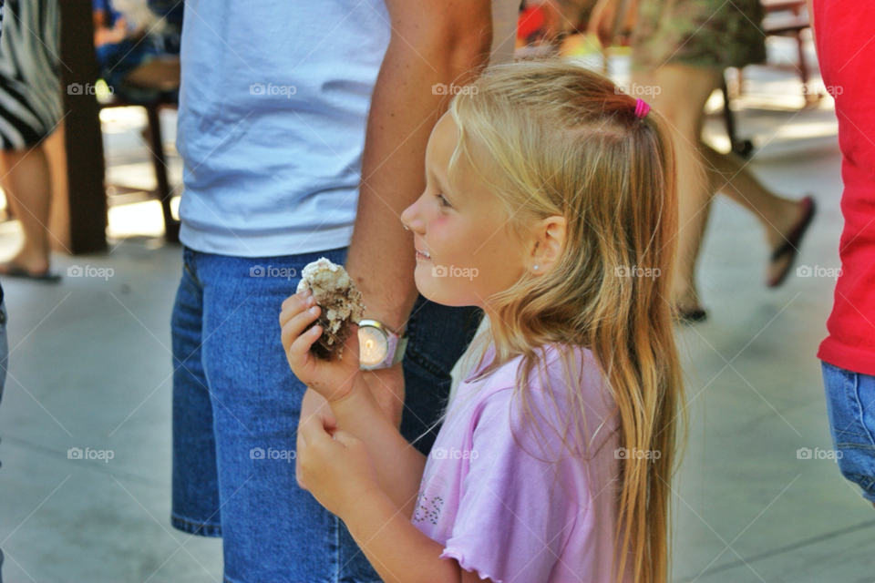 cake party eat eating by somebeach