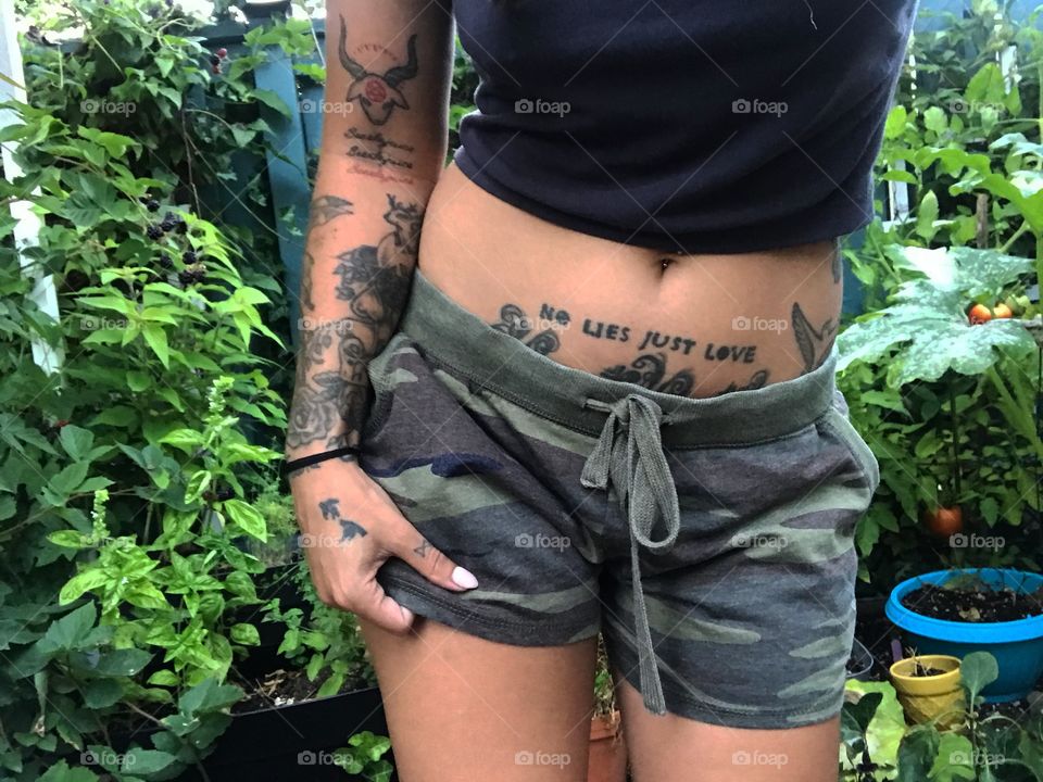 Tattoos and army shorts ✌🏼