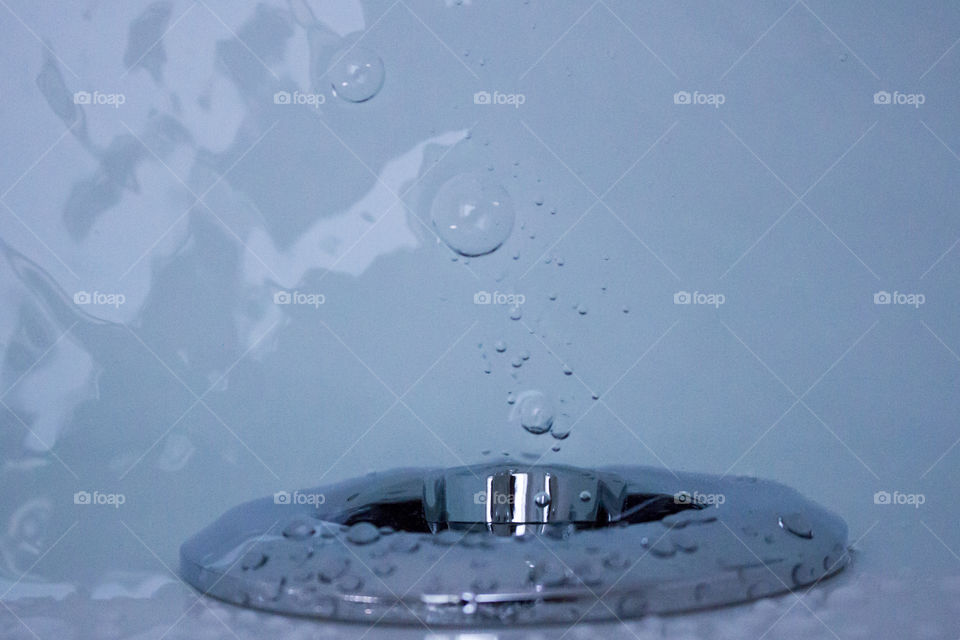 Bubbles in whirlpool tub - bubblor 