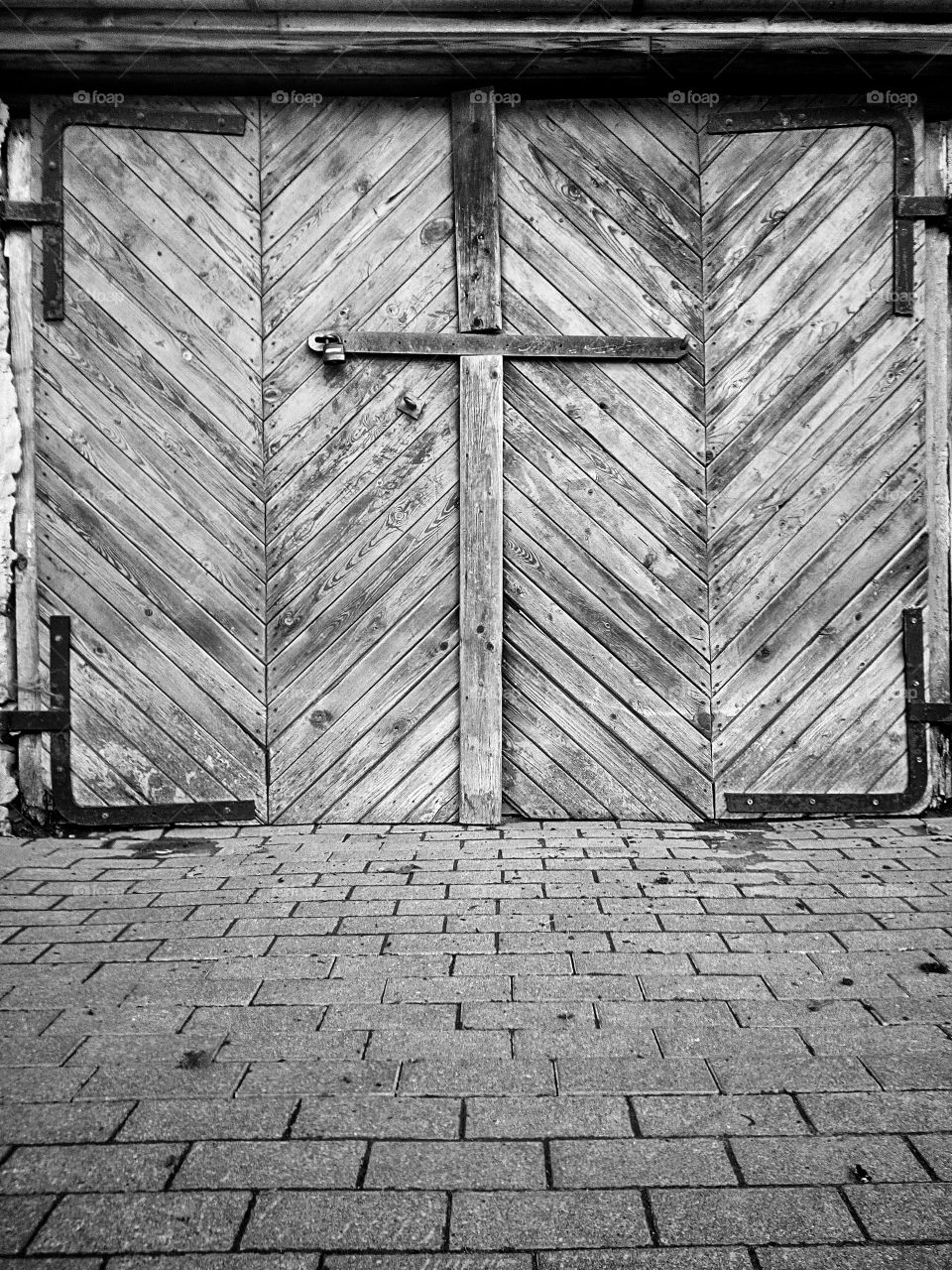 "The most colorful thing in the world is black and white, it contains all colors and at the same time excludes all."
~ Vikrmn, 10 Alone