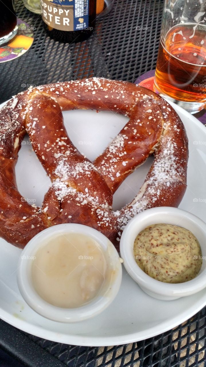 pretzel w beercheese