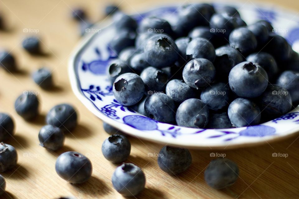 Fruits! - Blueberries in a vintage delft blue bowl on bamboo in natural light