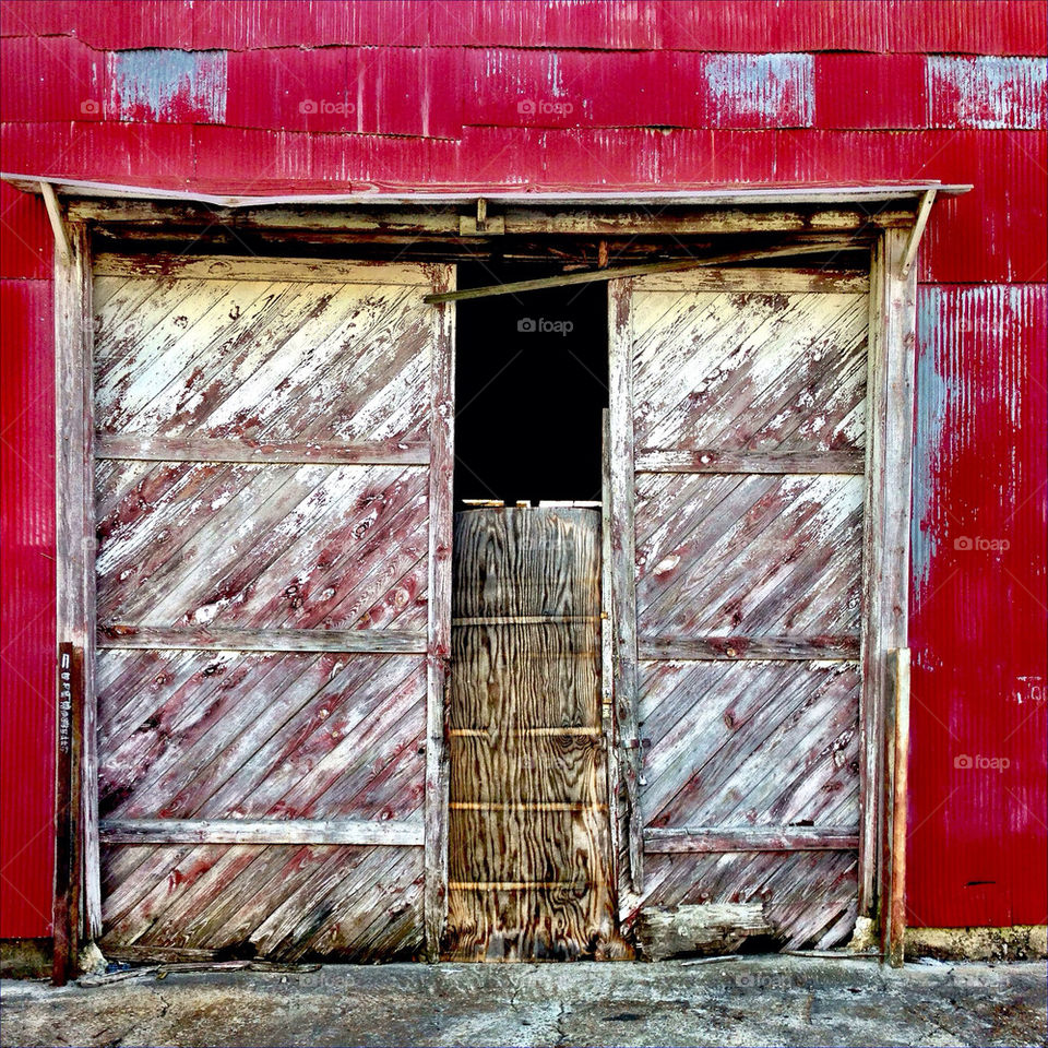 red barn building door by jasonoleham
