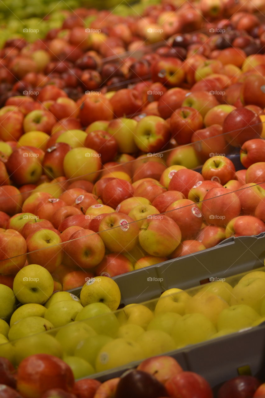 apples in store