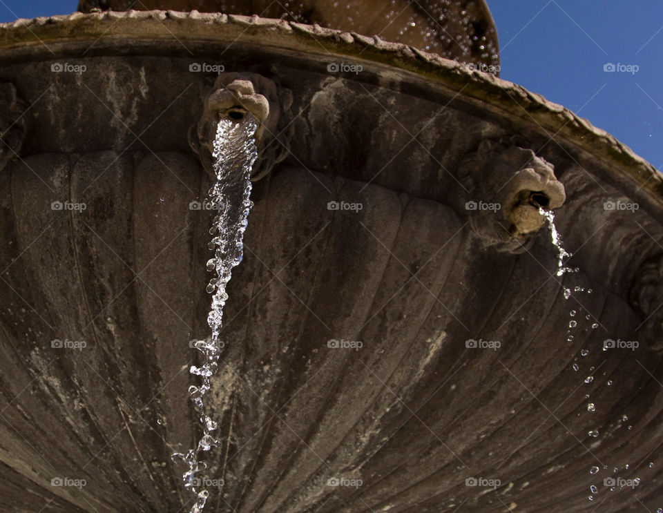 water fountain place paris by tomtom