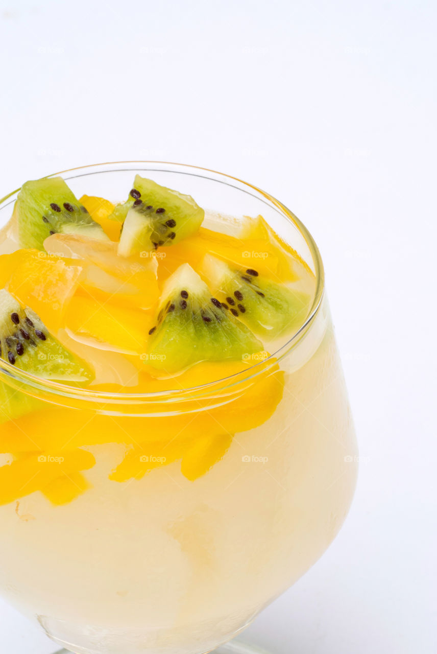 Sliced jackfruit and kiwi juice in clear glass.
