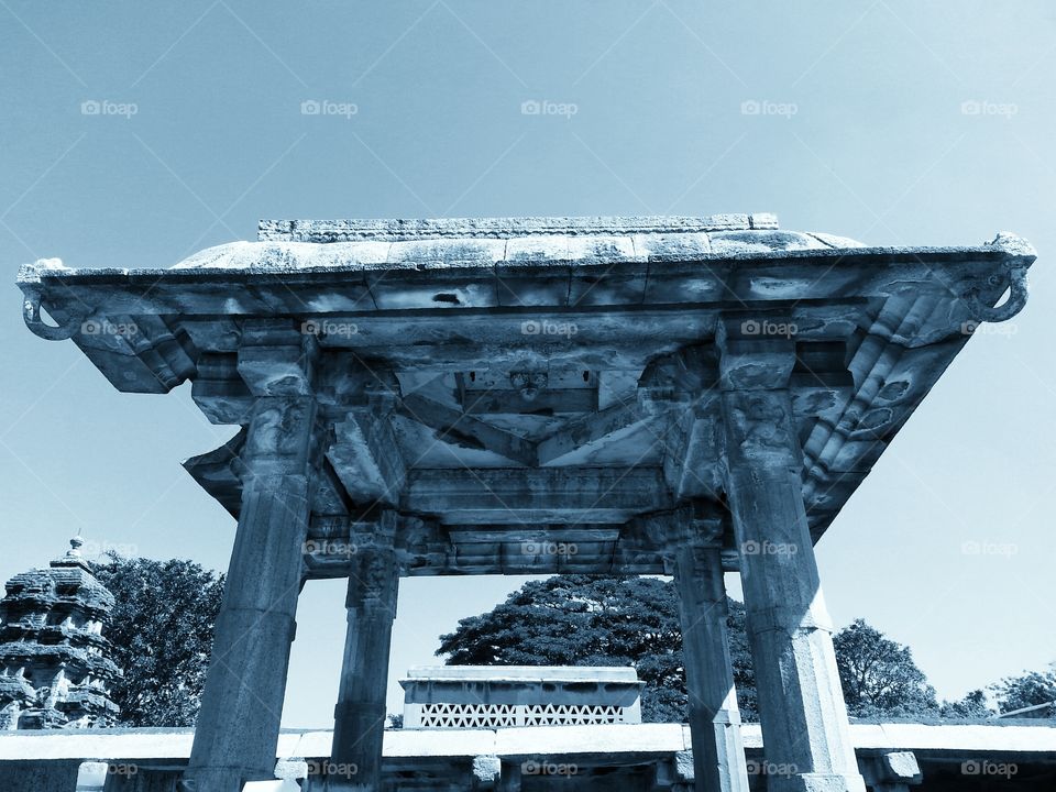 strong pillers. stone stage