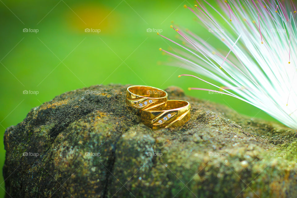 Gold wedding rings