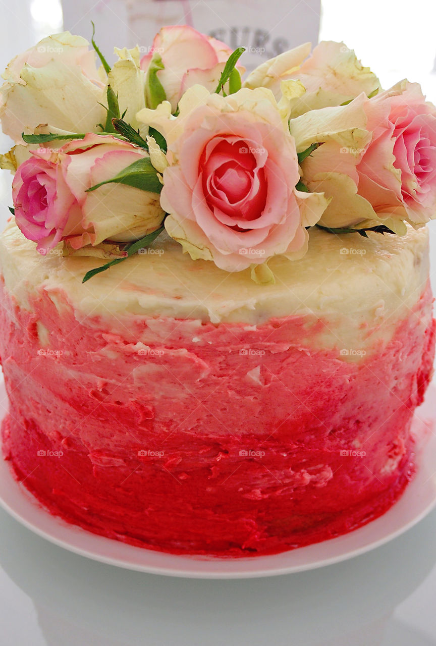 A cake backed for my mother as a present after a long illness.The butter quantity was considerable, but it turned out to taste great. The roses we're only aesthetics.