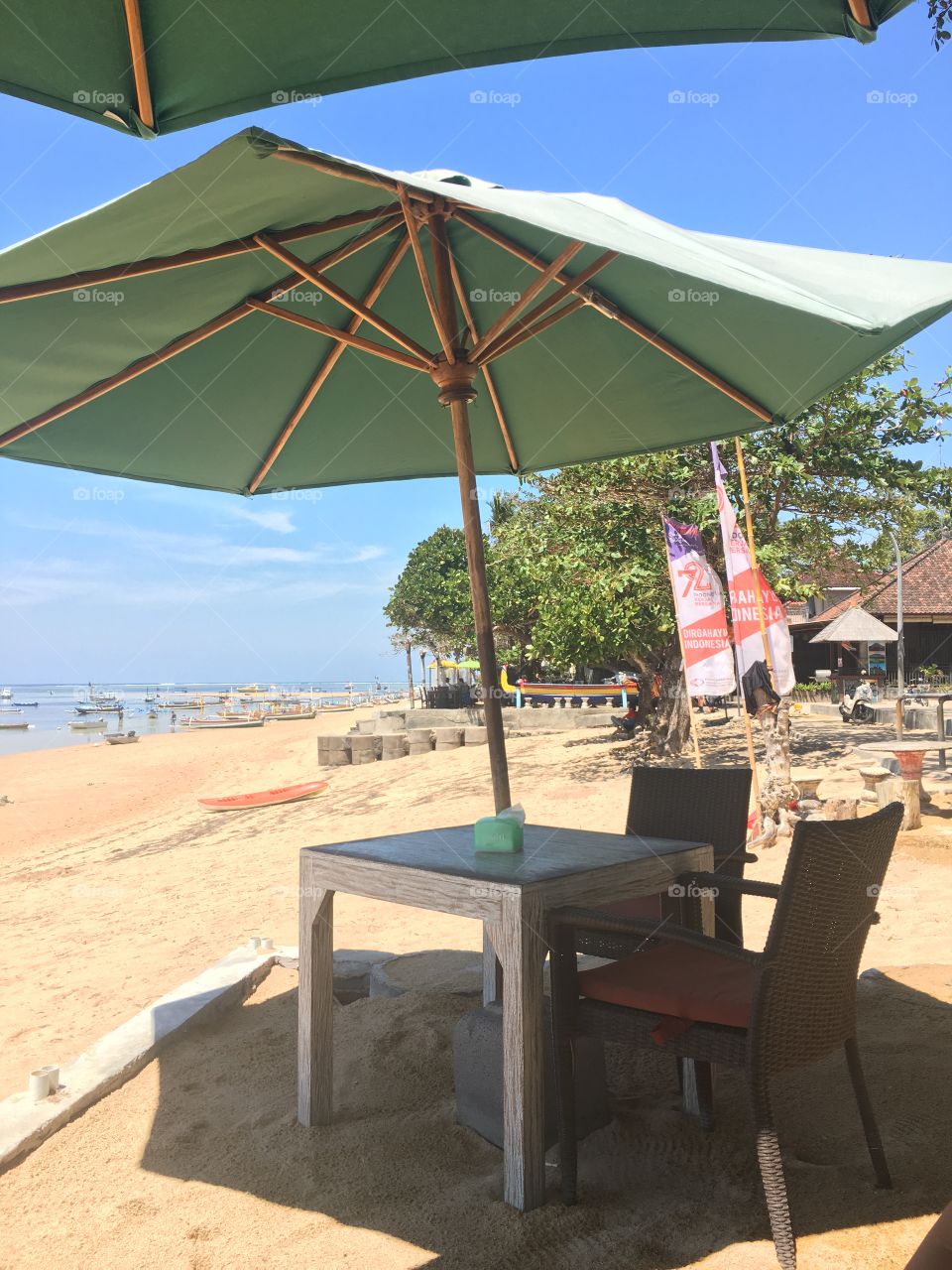 Lunch by the beach in Bali