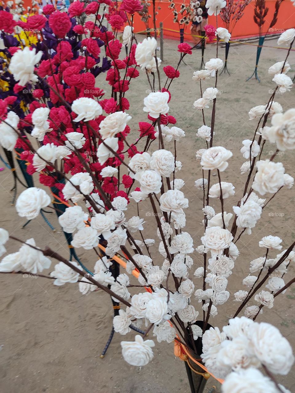 beautiful artificial red🔴 and white⚪flowers💐