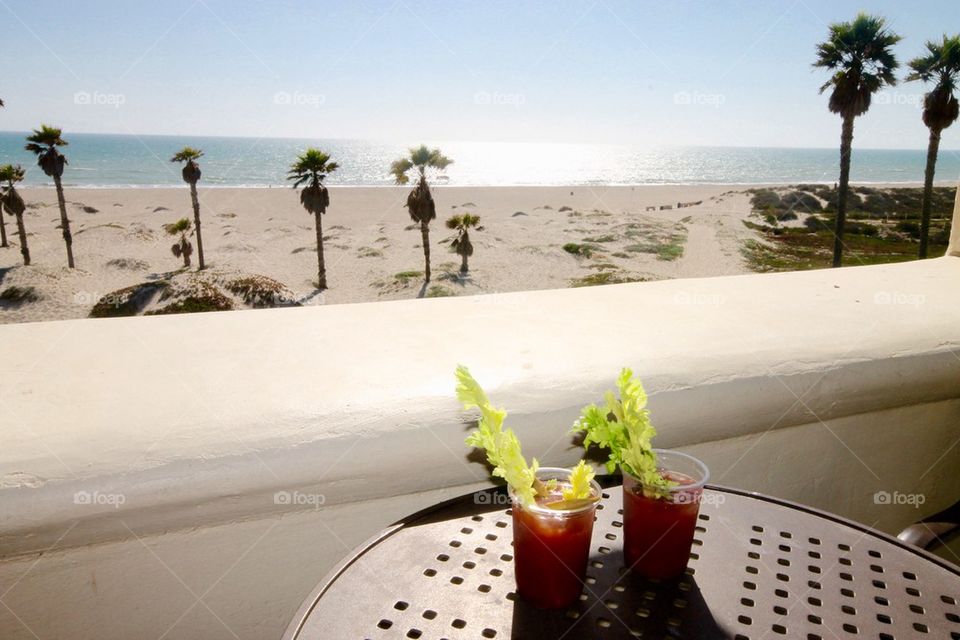 Cocktails by the beach