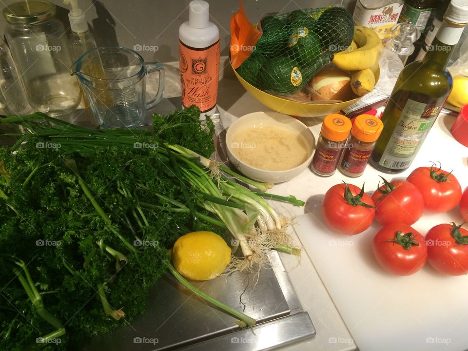 Tabbouleh salad preparation 