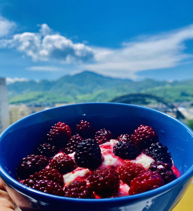 A berry morning starter