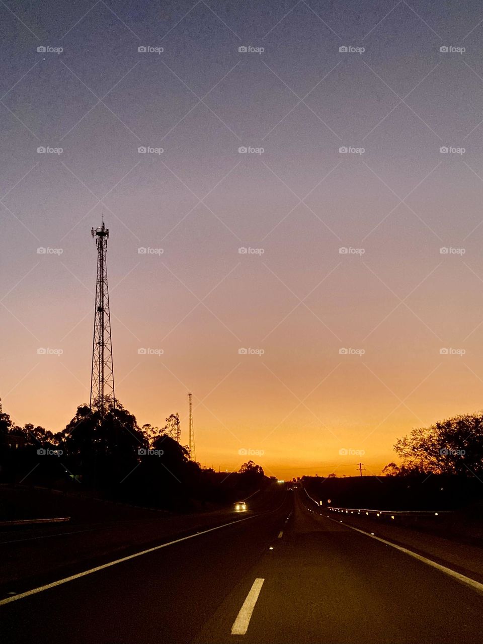 Entardecendo bem bonito!
A beleza do #crepúsculo:
📸
#FOTOGRAFIAéNOSSOhobby
#entardecer #sunset #sol #sun #sky #céu #natureza #horizonte #fotografia #paisagem #landscapes #inspiração #mobgrafia #XôStress #estrada