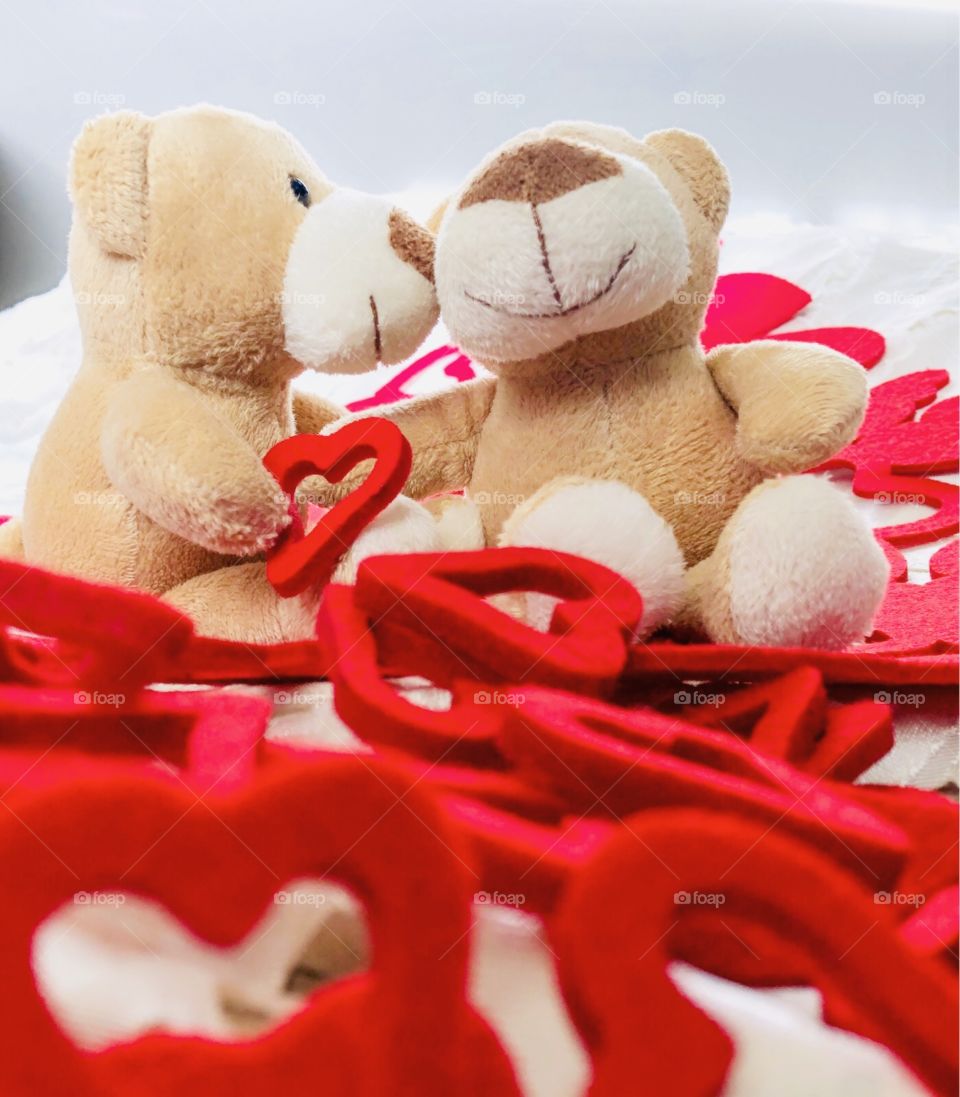 Teddy bears in love