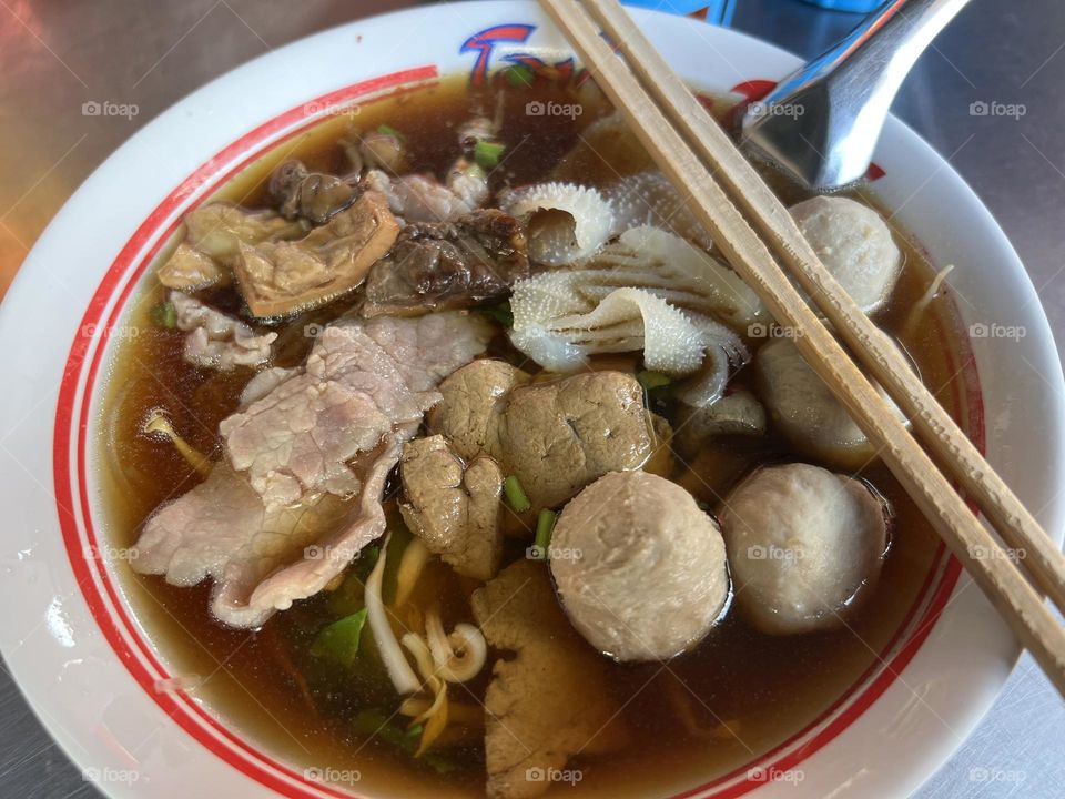 Thin Rice Noodles with Beef