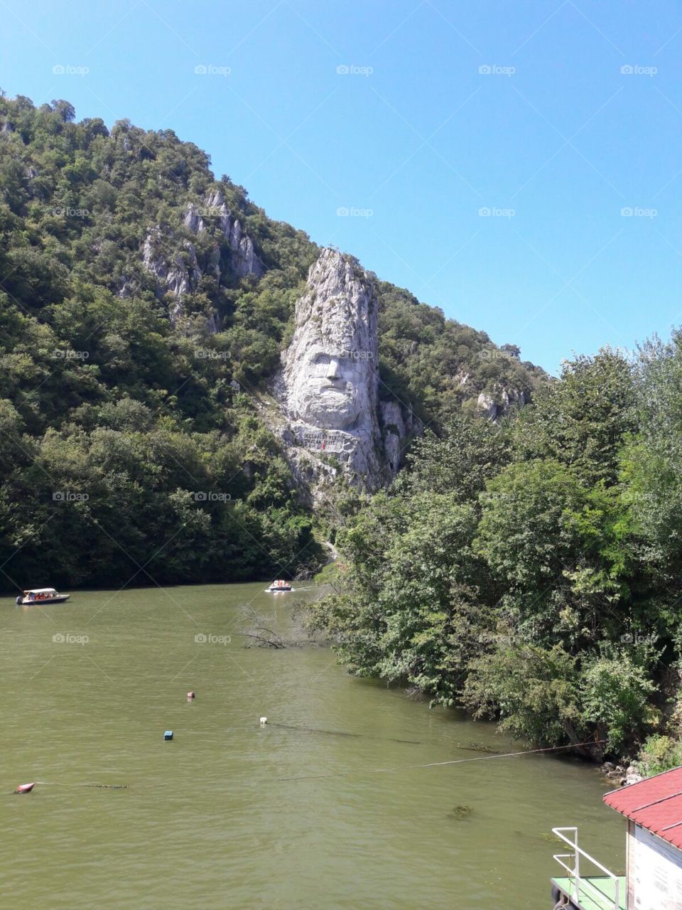 decebal statue on danube river