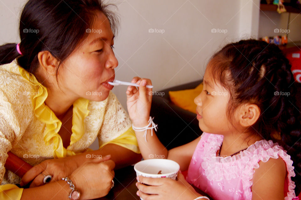 Eat ice cream with mom