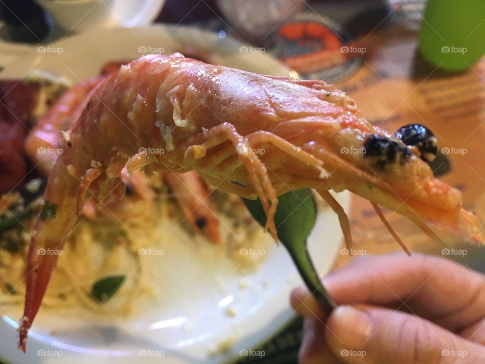 Uma delícia: camarão! E esse é dos grandes... deliciosos, bem temperados e assados no forno. 