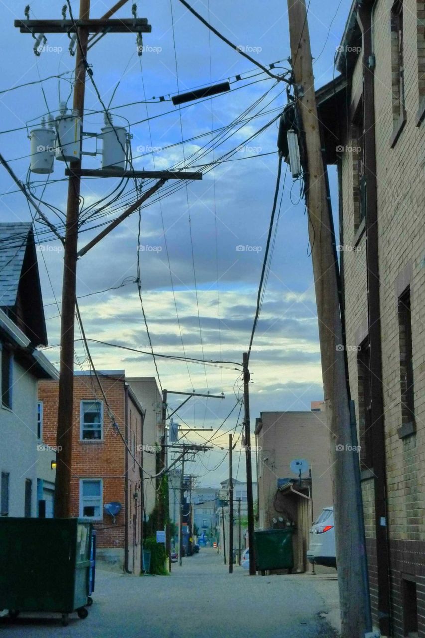The perfect alley shot. The live wire, windows, clouds. This is definitely one of my few suler favs.