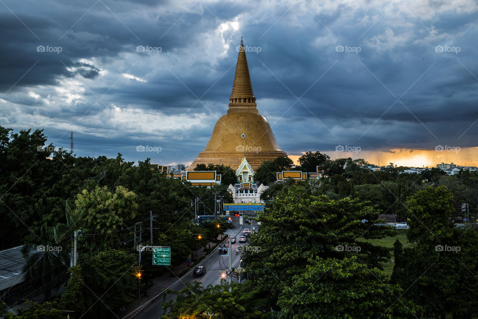 Road to the big pagoda 