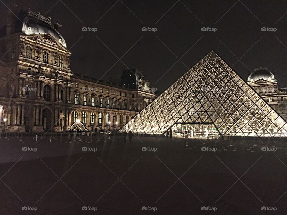 the louvre museum