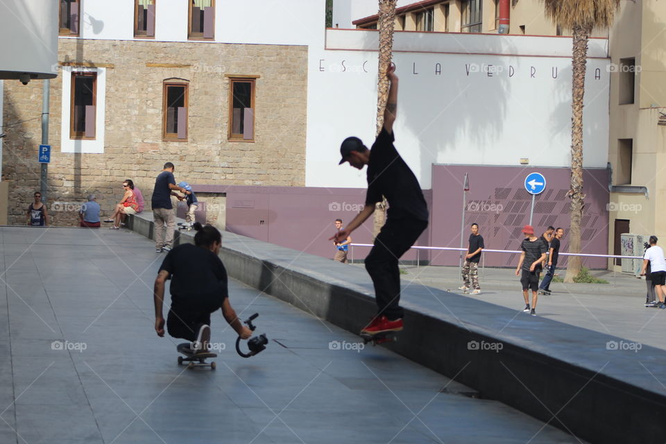 Filming while skateboarding - Barcelona 