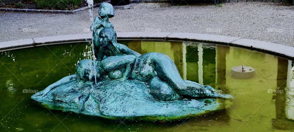 This beautiful statue next to a fountain was found in the city of „Malmö“, „Sweden“ by the „Baltic Sea“.. 2023. Hypnotic Productions