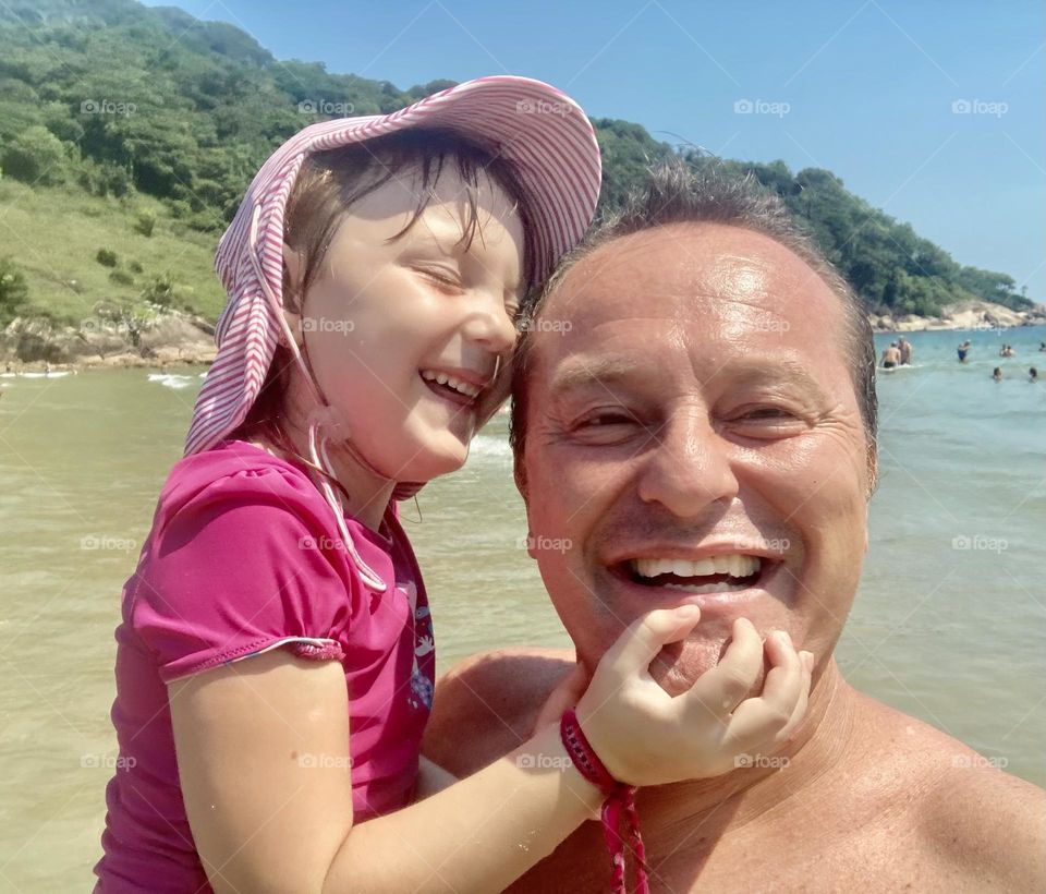 🇺🇸 My daughter Estela is my reason for living!  With your sweet smile, fatherhood is my meaning. / 🇧🇷 Minha filha Estela é a razão do meu viver! Com seu doce sorriso, a paternidade é o meu sentido.