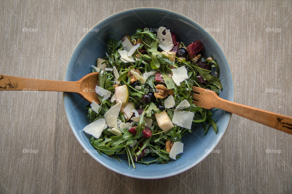Salad with blueberries, pear, walnuts and Parmesan