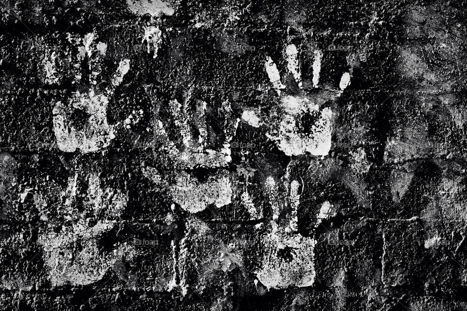graffiti hands paint black and white by kingrum