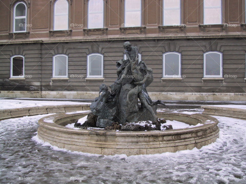 Statua persone Budapest