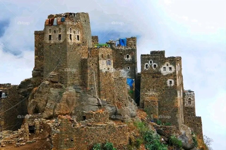 A very beautiful picture, and there is no better picture than it. There is no better picture of green herbs and colorful, red and white roses than it. Glory be to God, the natural and picturesque view, and there is no more