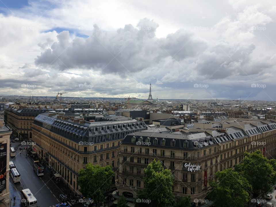 Blick auf den Eiffelturm von der Galerie La Fayette Paris Frankreich
