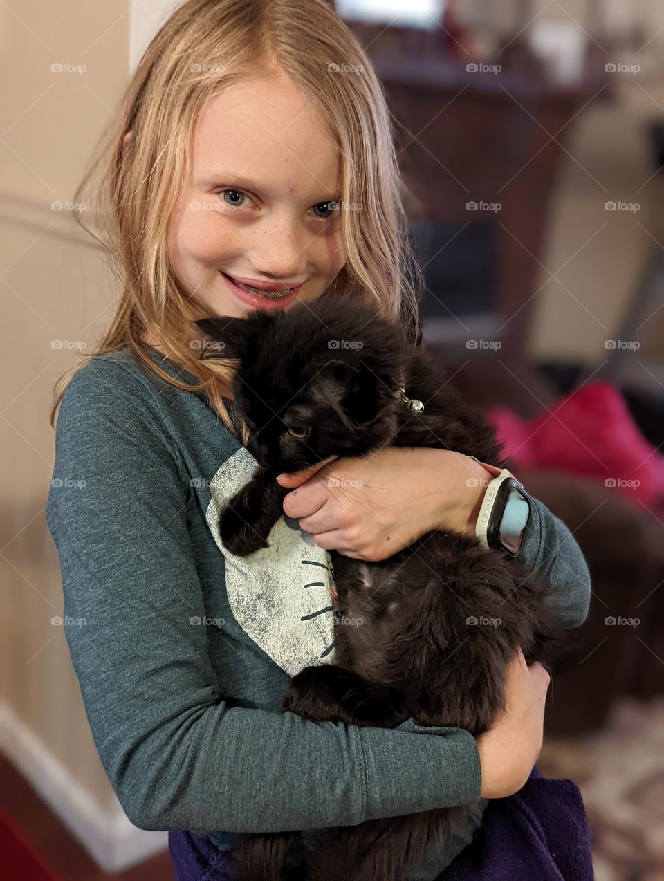 girl and kitten