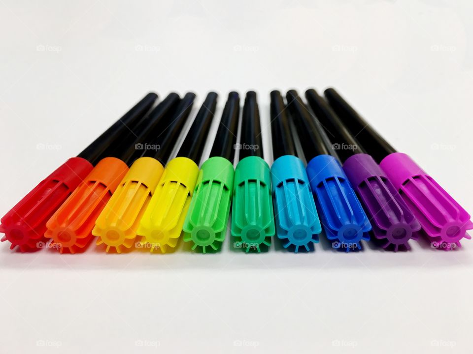 Colorful Rainbow Art Markers (Red, Orange, Yellow, Green, Blue, Purple)
