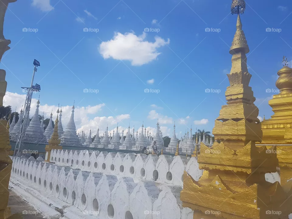 Making merit in Mandalay City