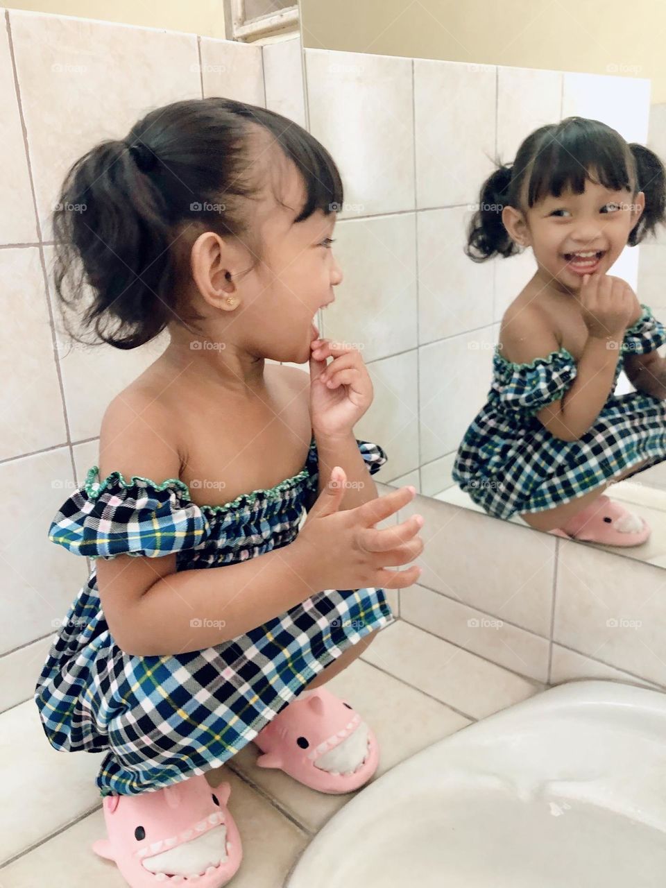 Cutest Girl in the mirror