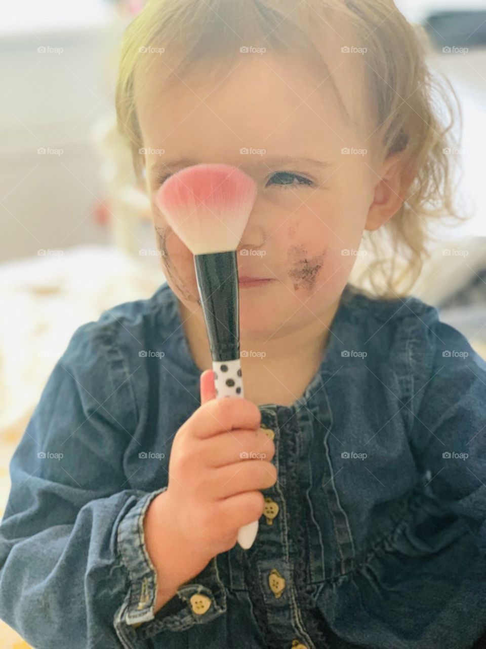 Mmmmmm “ who’s been putting makeup on then? 😂