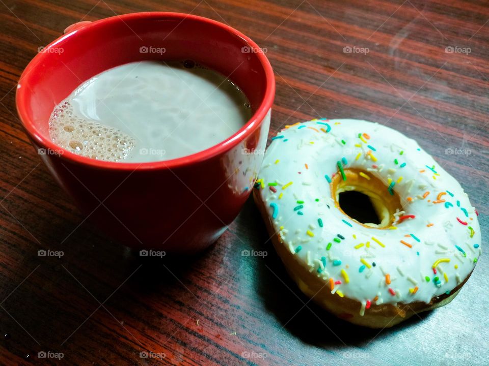 some delicious circles 😋 Donut and coffee