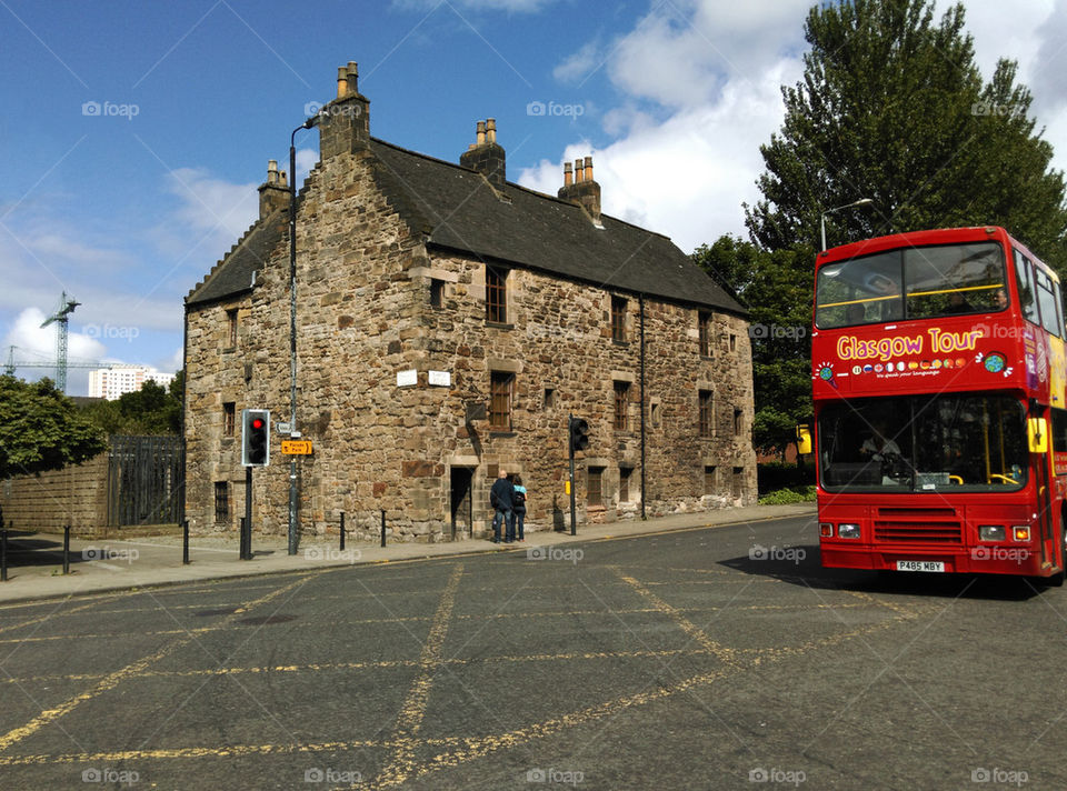 the oldest house in Glasgow and a tourist bus