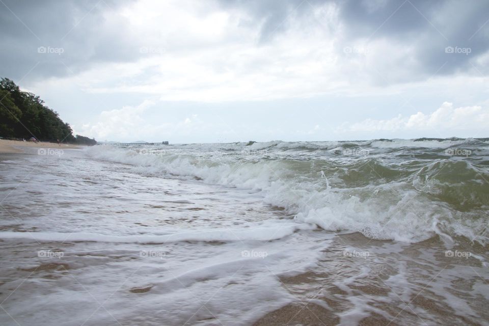 sea waves before the rain