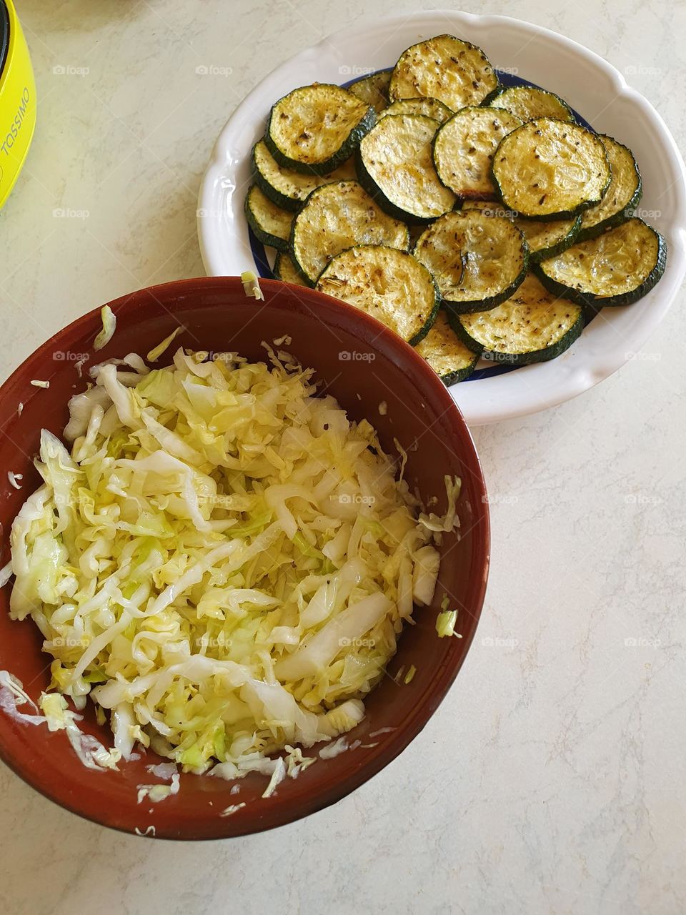 Homemade food is the best one. Cabbage salad with oven-cooked zucchini are perfect for a light dinner.