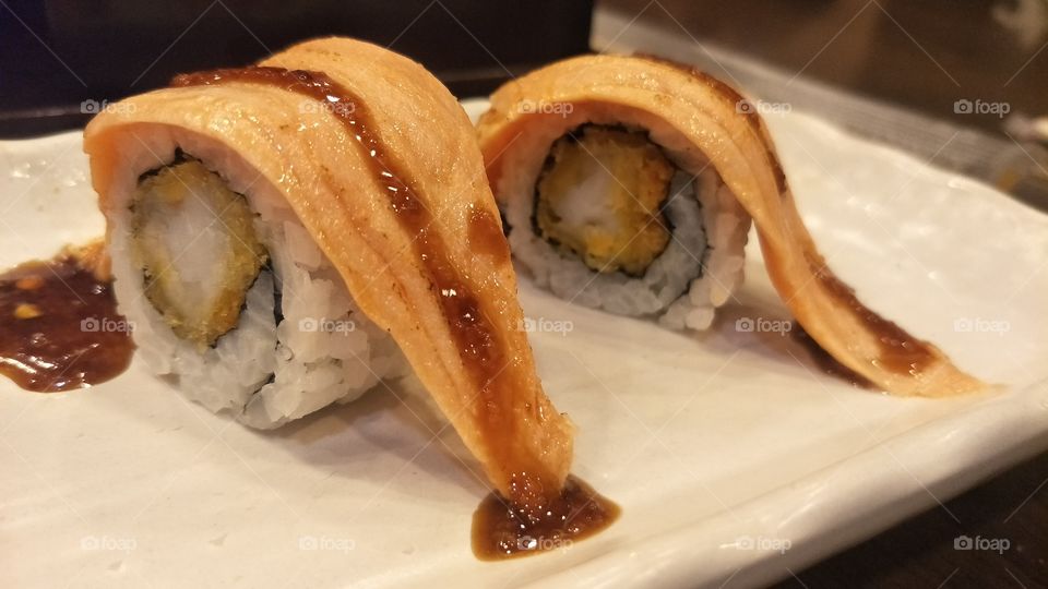 spicy salmon maki